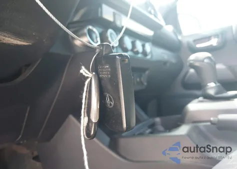 2018 Toyota Tacoma Trd Sport z USA, uszkodzony, nr VIN 3TMCZ5AN6JM133256